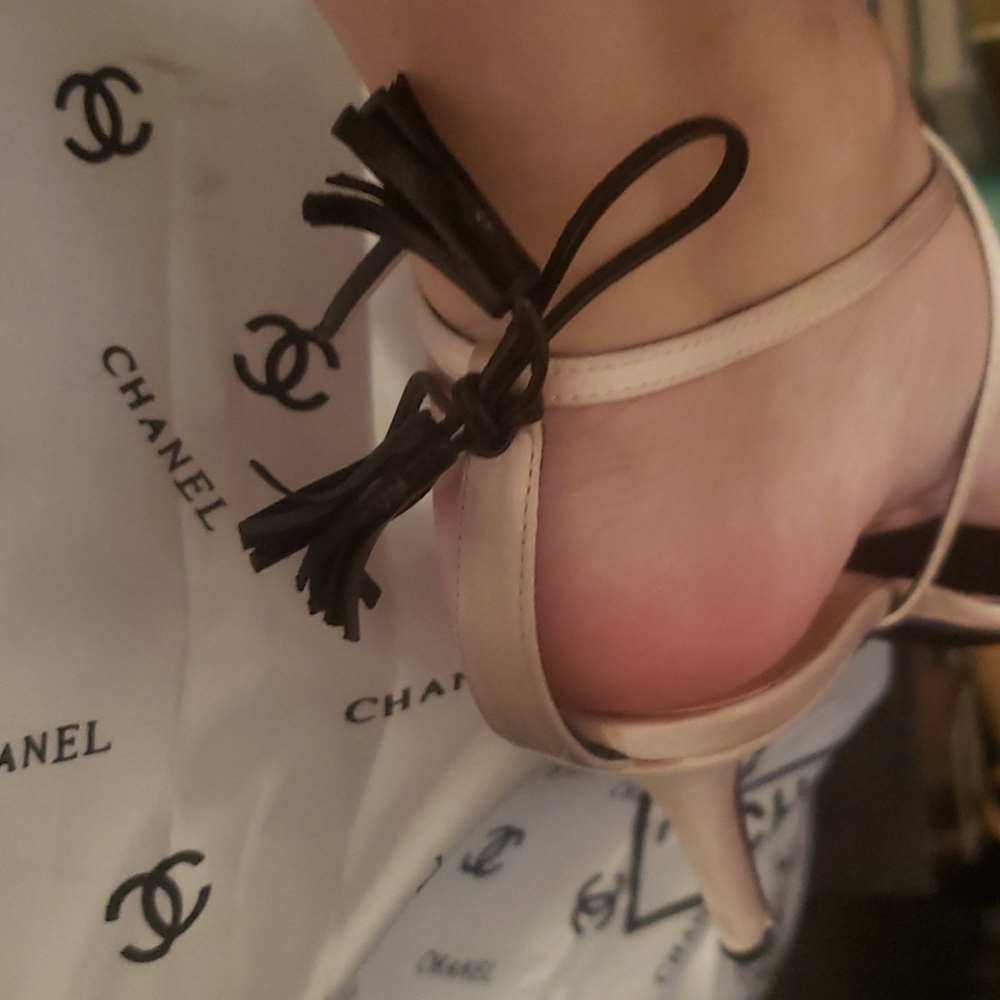 Pink Satin heels with black trim - Picture 2 of 7